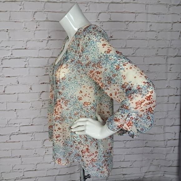 PINS & Needles Floral Button Up Top - Picture 5 of 11